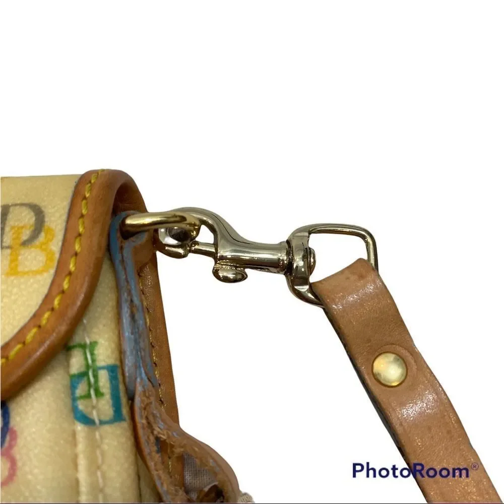 Vintage Logo Dooney And Bourke Wallet‎ Wristlet in Fantastic Condition